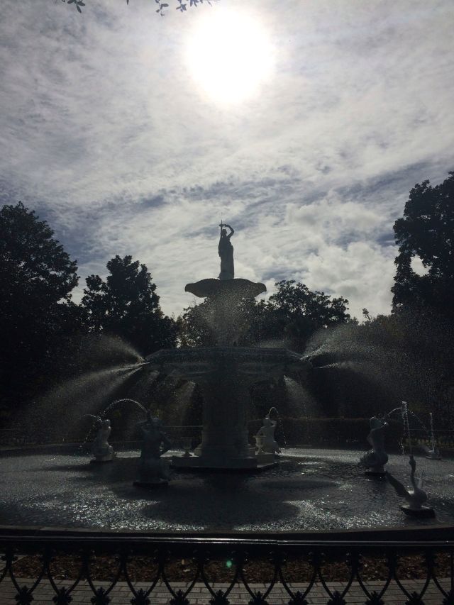 41- fountain sillouette